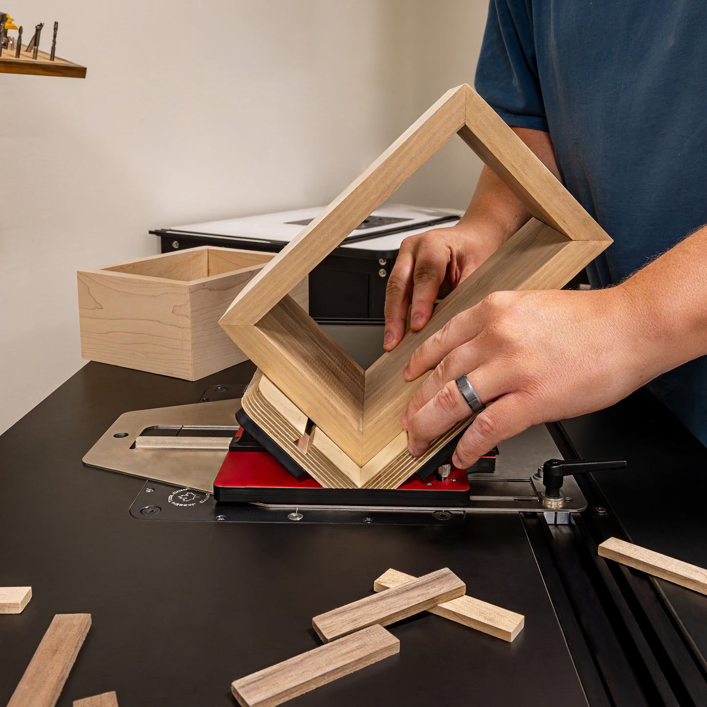 Spline Jig for Router Tables | Made in Canada | JessEm Tools